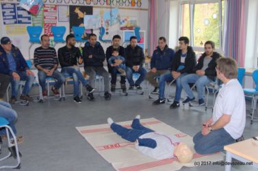 Die Einführung in einen Erste Hilfe Kurs macht Freude und weckt das Interesse