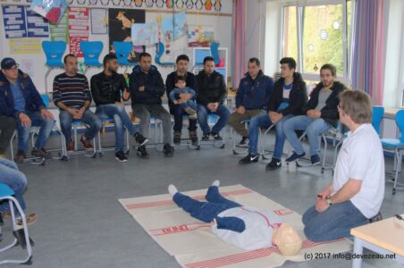 Die Einführung in einen Erste Hilfe Kurs macht Freude und weckt das Interesse