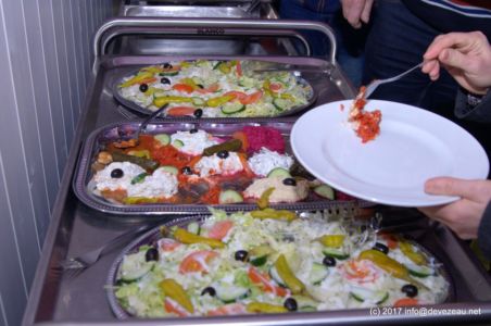 Türkische Leckereien sorgen mittags für das leibliche Wohl.