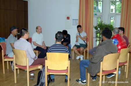 Die Teilnehmer stellen viele Fragen zu Gesundheit und Partnerschaft