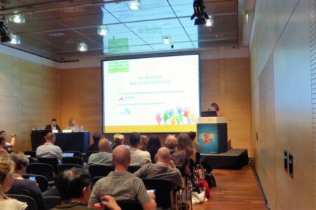 Vortrag über das Netzwerk "Aids, Kinder und Familie" von Ingrid Mumm zum Thema "Psychische Gesundheit"