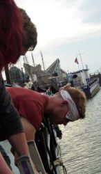 Douwe packt überall mit an und verkleidet sich als Pirat