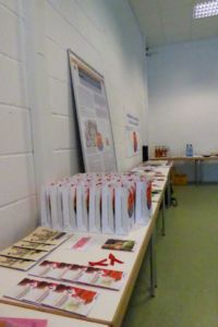 Während des Networking konnten sich Interessierte mit Informationsmaterial versorgen
