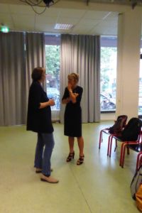 Imke Schmieta (Geschäftsführerin der Aidshilfe Niedersachsen Landesverband) und Dr. Annette Haberl