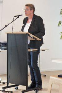 Mit großer Sensibilität und Fachkompetenz begrüßte Frau Ulrike Westphal (Nds. Ministerium für Soziales, Gesundheit und Gleichstellung) die Gäste aus Niedersachsen und angrenzenden Bundesländern.