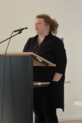 Über "Das Menschenrecht auf Unversehrtheit" vermittelte Frau Claire Deery (Rechtsanwältin) eine Einführung in die rechtliche Situation bei FGM/C