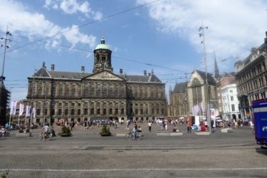 Ade, Amsterdam!
Eine faszinierende Stadt für eine solch große Veranstaltung in erreichbarer Nähe.
Die 7 Tage waren angefüllt mit Sessions, Workshops, Zahlen, Daten Fakten, Besuch einer STI-Klinik in Amsterdam, Vernetzungsarbeit, Treffen mit Bekannten und Fremden, unterschiedlichen Lebenswelten und Wirklichkeiten und langen Fußwegen. Diese Konferenz hat den Blick über den eigenen Tellerrand noch mehr geschärft und neue Erkenntnisse werden zzukünftig in die Arbeit mit einfließen.