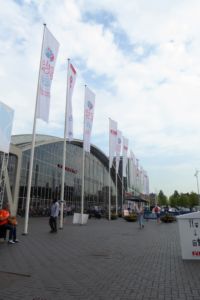 Das Kongresszentrum (hier Global Village), mit seinen gigantischen Ausmaßen, musste mehrmals am Tag durchlaufen werden, um von einer Session zur nächsten zu gelangen.