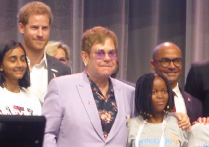 Als Höhepunkt der Session betrat Prince Harry aus Großbritannien das Rednerpult.