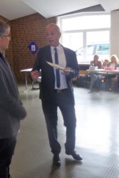 Dr. Hepp, der Amtsleiter des Gesundheitsamtes, eröffnete die Veranstaltung um 10:30 Uhr und
in der Mittagspause besuchte der Landrat des Landkreises Goslar, Herr Brych die Veranstaltung. Bei seiner einfühlsamen Rede fühlte sich das internationale Publikum angesprochen und willkommen.
