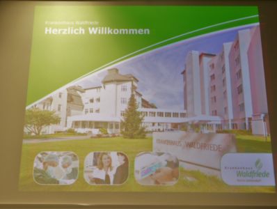 Beeindruckt waren die Besucher der Veranstaltung vom Auftritt der Ärztin Frau Dr. Strunz vom "Desert Flower Center" in der Klinik Waldfriede. Sie berichtete ihre Arbeit mit Frauen, die sich zu einer Rekonstruktionsoperation entschließen und ihrem Projekt in Kenia.