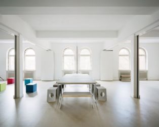 01. - 03. April 2019 Treffen der Bundesarbeitsgemeinschaft BAG-Kinder/Jugendliche im Umfeld von HIV/Aids im Bildungszentrum Dock Europe in Hamburg. Hier der Seminarraum.
