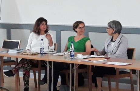 Eingeladen zu dieser Veranstaltung hatte das Organisationsteam des Runden Tisches.
Foto: v.l.n.r. Ingrid Mumm (Projektleitung "your Health - your Rigths"), Frauke Baller (Psychologin NtFN) Ulrike Brinken (Koordinierungsstelle Migration & Teilhabe vom Landkreis Celle)