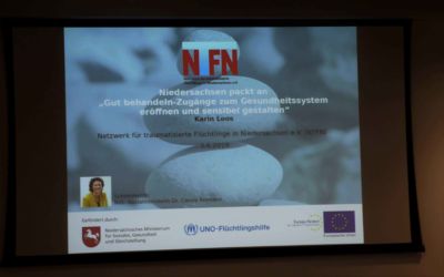 FORUM I:
„Gut behandeln! Zugänge zum Gesundheitssystem eröffnen und sensibel gestalten“
Wichtiger Baustein des Integrationsangebotes in Niedersachsen muss ein guter Zugang zu
einem Gesundheitssystem sein, das den Frauen in ihrer besonderen Lage nach ihrer Flucht, mit
geringen Sprachkenntnissen und unterschiedlichem kulturellen Hintergrund passende und
ausreichende Angebote macht. Wie gelingt es zu informieren? Wie kann Vertrauen aufgebaut
werden? Im Rahmen des Workshops hören wir ein Impulsreferat zu den Herausforderungen
dieser Arbeit aus der Praxis, lernen Beispiele gelungener Angebote kennen und tauschen uns
über Perspektiven für die Zukunft aus.