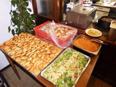 In der Mittagspause freuten sich die Teilnehmenden auf ein abwechslungsreiches und gesundes Mittagessen (halal)