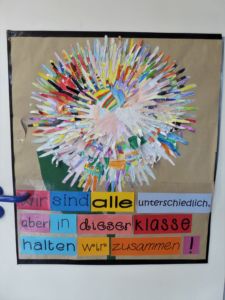 Überall in der Schule kann man Werke der Schüler*innen entdecken, die sich mit dem Thema "Integration" auseinandersetzen