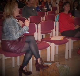 Lebhafte Diskussionen über eine mangelhafte, genderspezifische und individuell abgestimmte Therapien bei Frauen schlossen sich dem ersten Vortrag an.