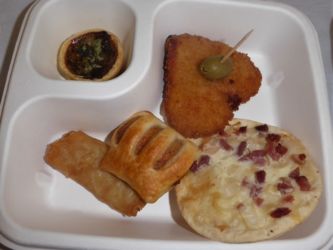 Pro Beruf lieferte ein abwechslungsreiches Essen und verteilte bereits vorbereitete Teller - sowohl mit als auch ohne Fleisch.