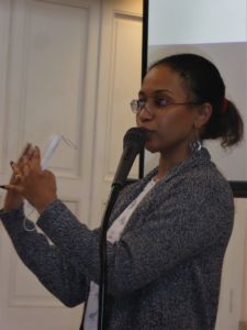 Mona Habib Allah (My Body Belongs To Me e.V.) informiert aus Sicht der Frauen die beschnitten wurden und zeigt auf welche Unterstützungmöglichkeiten es im Kampf gegen FGM gibt.